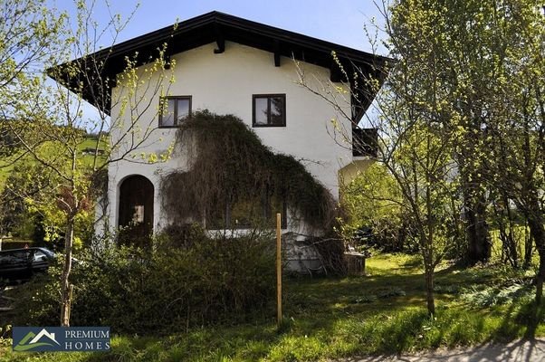 NIEDERAU - Einfamilienhaus - Sanierungsobjekt - in sonniger Lage - Hausansicht