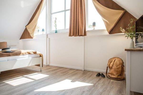 2. Schlafzi. mit Fenster gen Osten.jpg