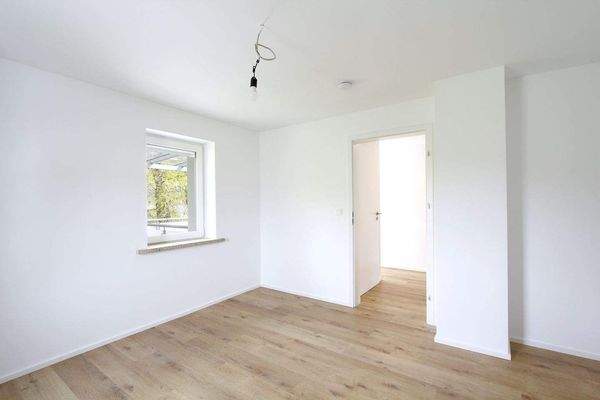 ...links ins Schlafzimmer...