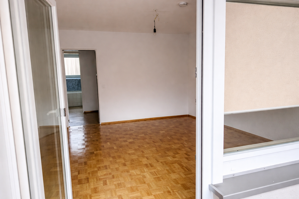 Blick vom Balkon ins Zimmer 1