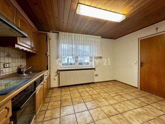 Küche mit Blick zum Fenster