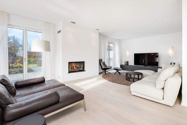 Eichendielenparkett und Kamin