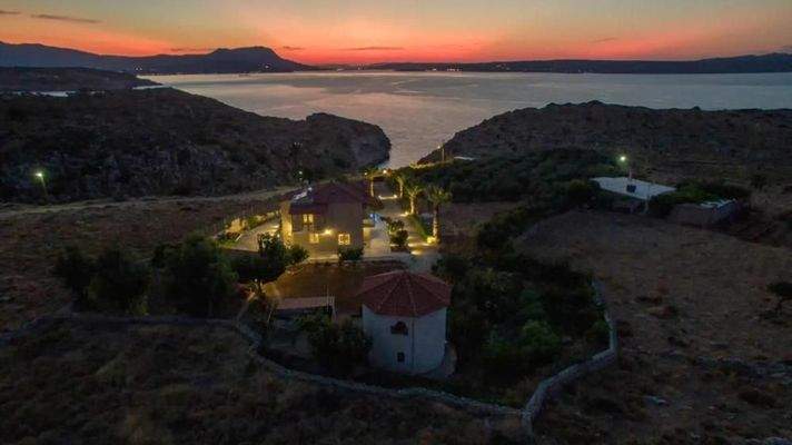 Kreta, Kokkino Chorio: Villa mit spektakulärem Blick auf das Meer und den Sonnenuntergang zu verkaufen