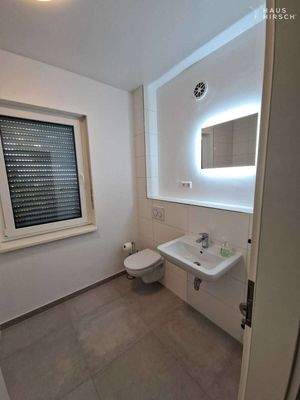 Linke Seite: Bad im OG