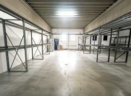 Lagerhalle 2 ( 359 m² ) 