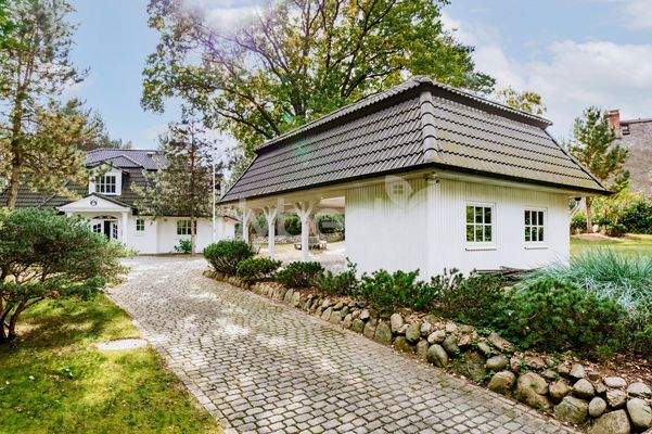 Doppelcarport mit Geräteraum