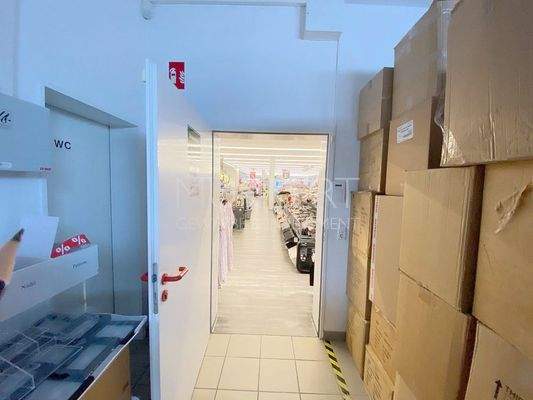 Durchgang in den Laden 