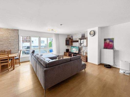 21 - Geräumiger Wohnbereich