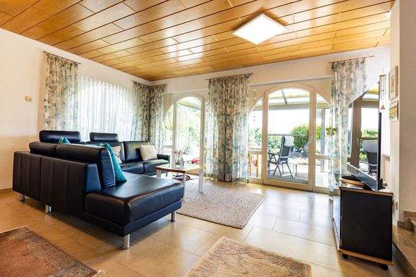 EG Wohnen mit Blick in Wintergarten