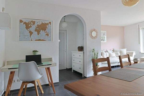 Wohn-Esszimmer mit Arbeitsplatz