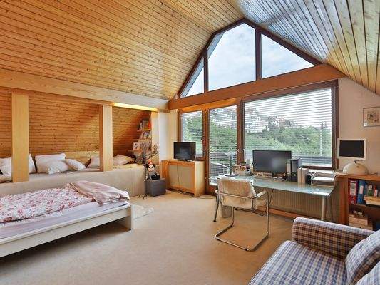 Helles und geräumiges Schlafzimmer