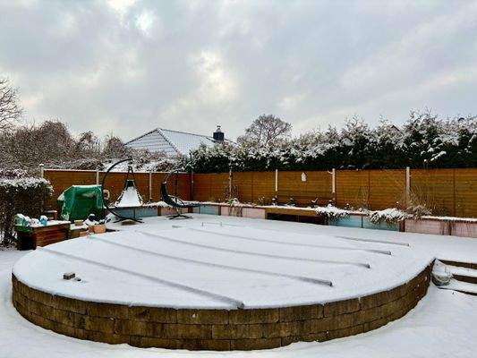 Pool im Winterschlaf