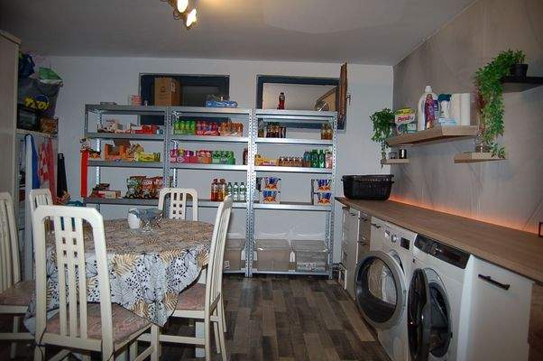 16 Keller Waschküche.JPG