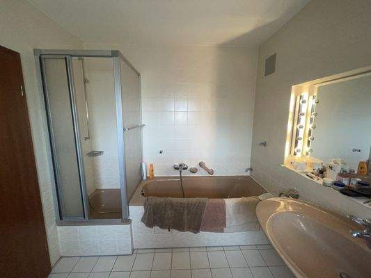 Blick in das Tageslichtbad (EG)