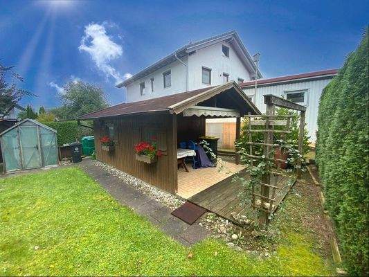 Gartenhaus mit Terrasse
