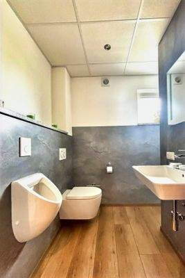 WC mit Dusche im Erdgeschoss