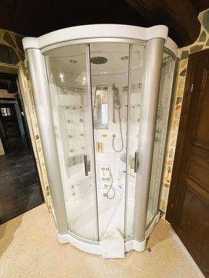 Dusche mit Dampffunktion