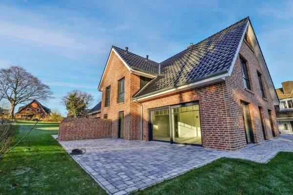 Terrasse vorderes Haus