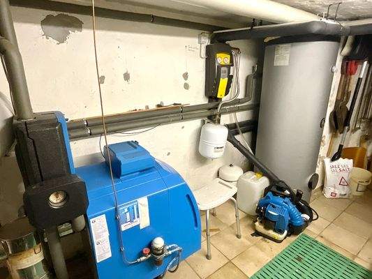 Öl- Heizungsanlage mit WW-Speicher