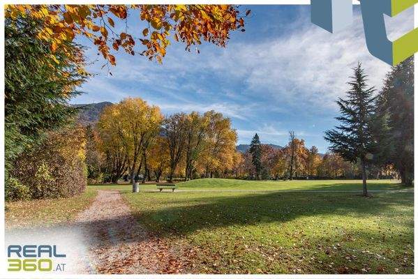 Nahegelegener großer Park zum Entspannen