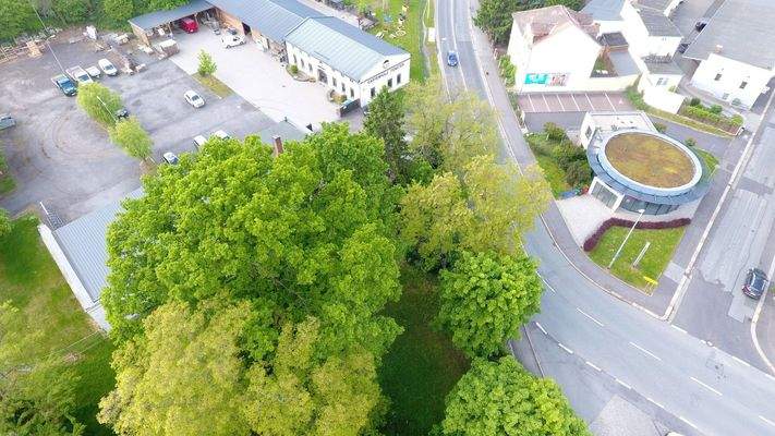Ansicht mit park im Vordergrun