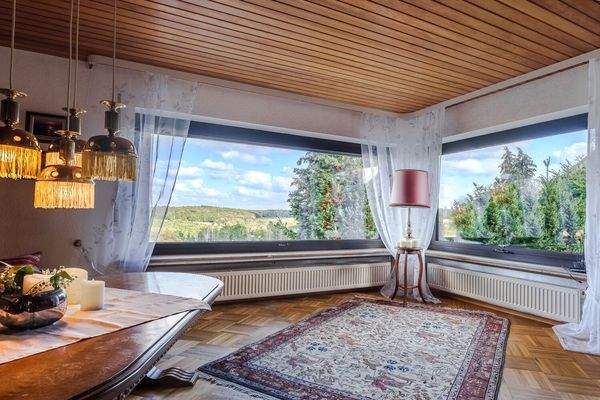 Gemütlicher Wohnbereich mit unverbautem Fernblick