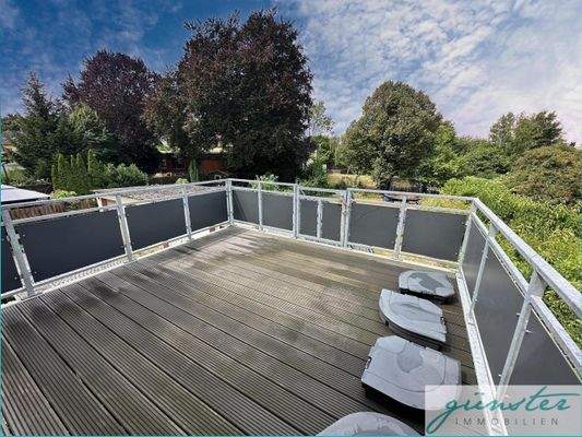 OG Hochterrasse( Altan) mit Treppe in den Garten