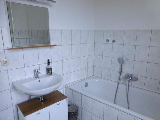 Bad mit Fenster, Blick 2