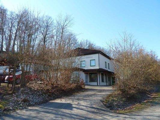 Zufahrt zum Gewerbebetrieb