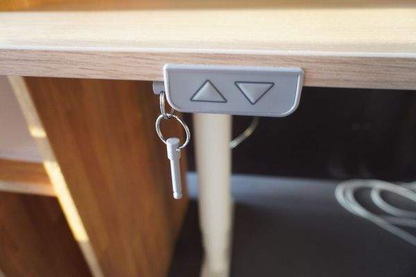 höhenverstellbare Schreibtische.JPG