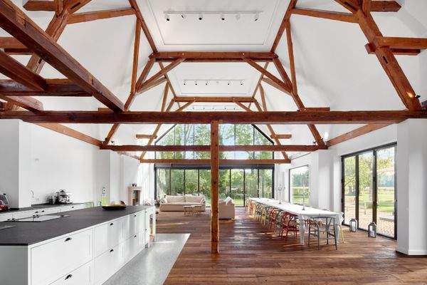 Großzügiger Lichteinfall im Wohn - und Essbereich