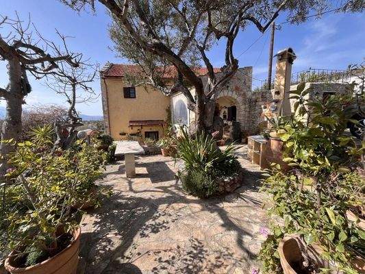 Kreta, Paleloni – Traditionelles kretisches Haus mit ikonischen Steinbögen