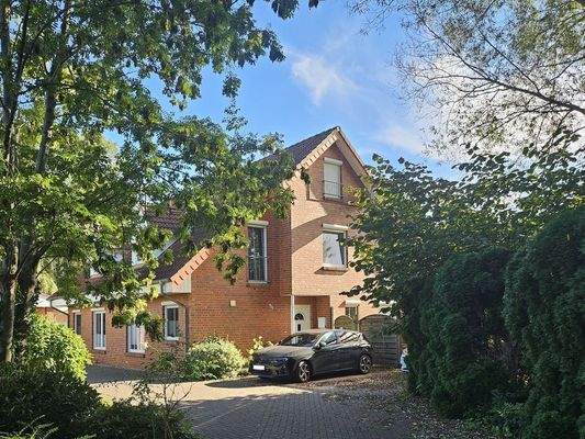 1 - Haus mit Zufahrt