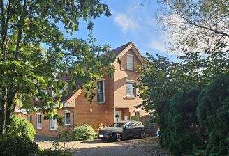 1 - Haus mit Zufahrt