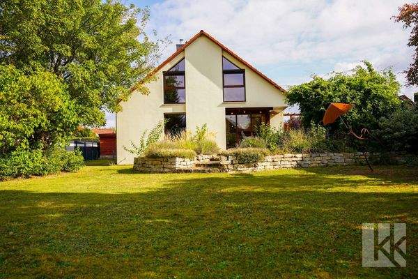 ...neben dem Haus und...