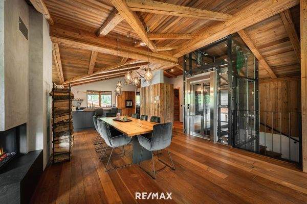 Essbereich mit Aufzug