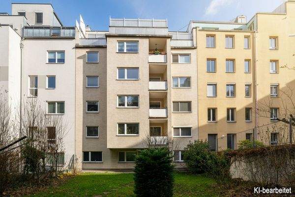 Ostseitige Hausansicht vom Allgemeingarten aus