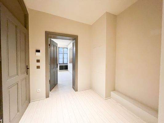 Flur mit großem Einbauschrank (folgt)