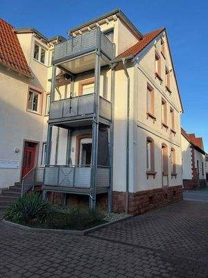 Westseite mit Balkon