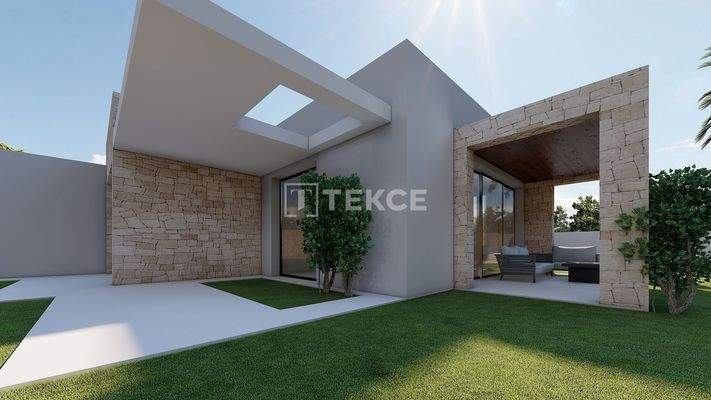 Spacious 3 Bedroom Villa with Private Pool in Calpe