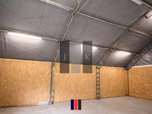 Halle Innenansicht 4