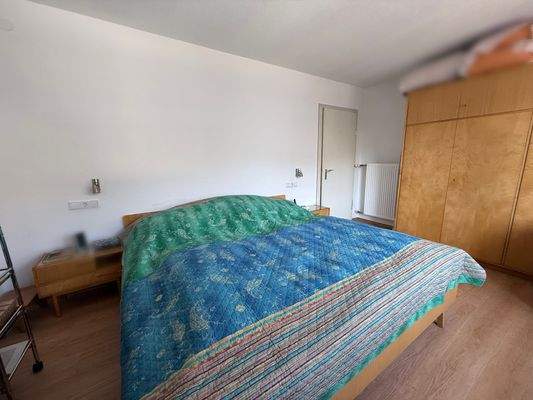 Schlafzimmer 1. OG.jpeg