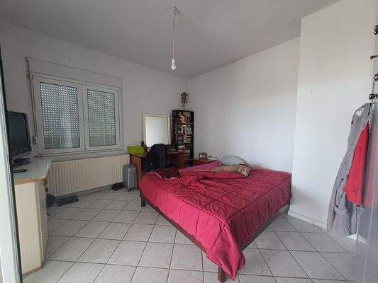 Große Villa mit offenem Meerblick und vier Mietwohnungen