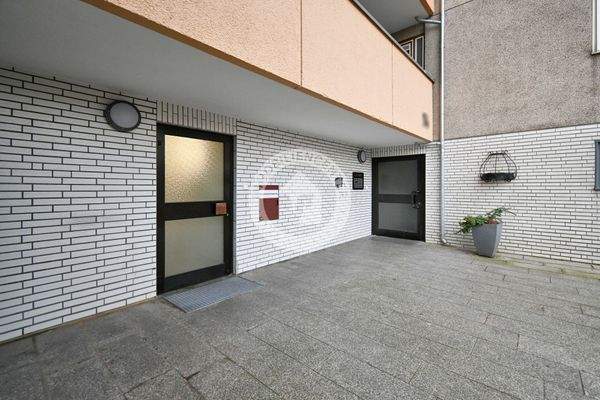 Haupt- u. Nebeneingang