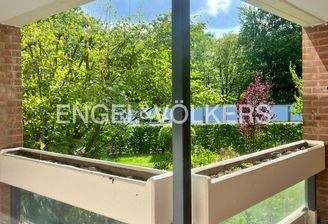 ... nach Südwesten ausgerichtet und Blick ins Grüne