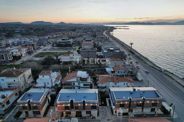 Seaview Villas with Private Gardens in İzmir Güzelbahçe