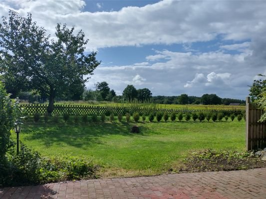 Garten mit Feldblick