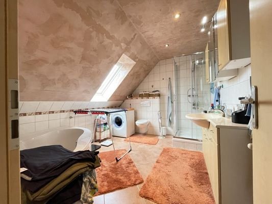 Badezimmer im Obergeschoss