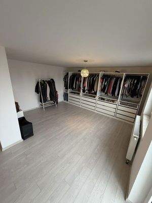 Schlafzimmer OG mit Ankleide