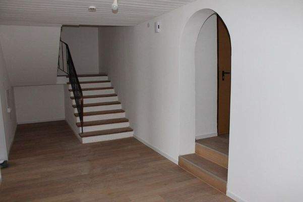 Flur EG mit Blick zum Aufgang 1. Obergeschoss